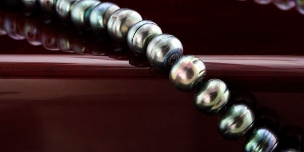 button-shaped-circled-tahitian-pearl-necklace